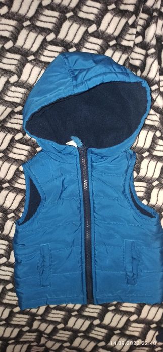 Одяг не дорого на 9-12 місяців  фірмовий george безрукавка