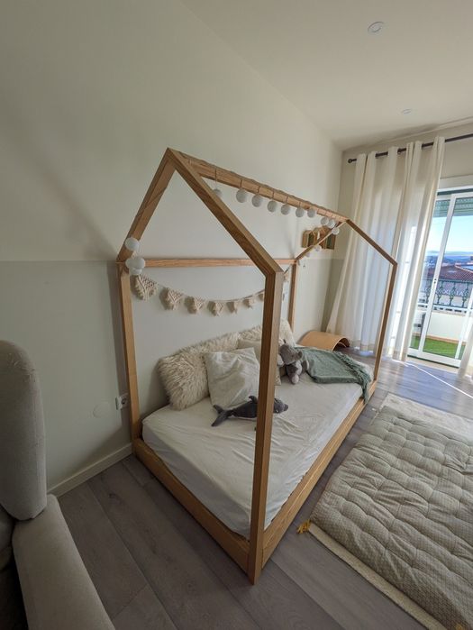 Cama casinha de criança c\ colchão