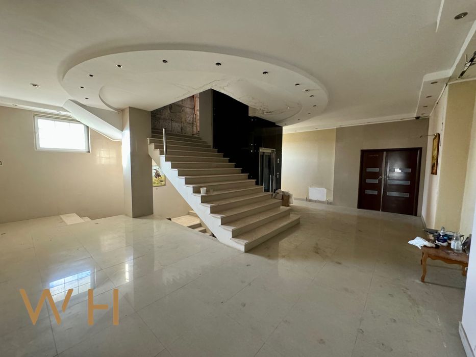 Продаж Готель 3070m², 53 сот, Озеро, Підгірці