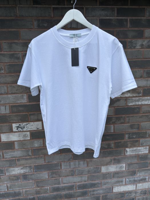 Футболки Прада.
