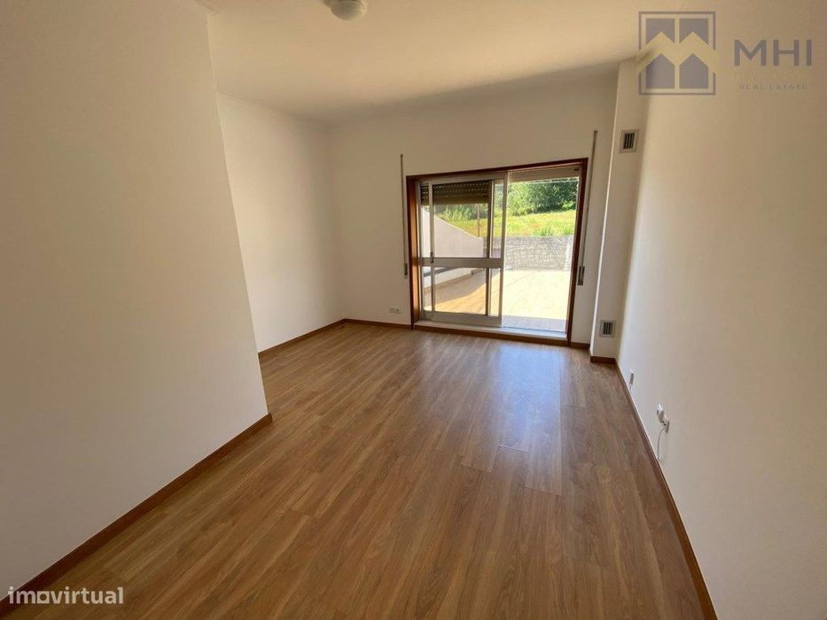Andar Moradia T2 com Terraço em Valadares a 2 Minutos da Praia