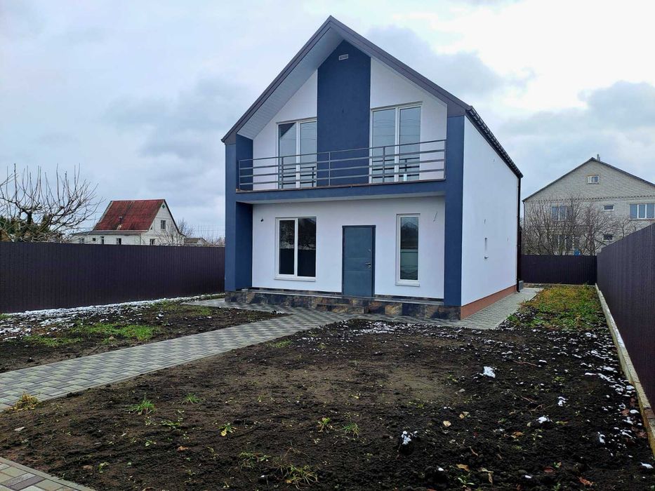 Продам будинок 120 м.кв. на 5 сотках з терасою та навісом для авто