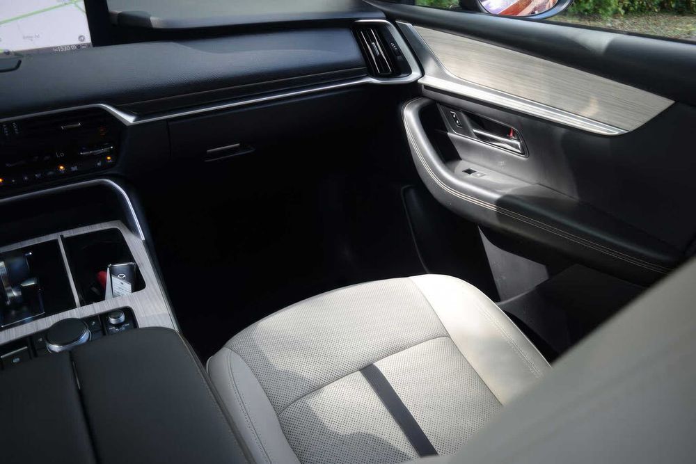 Mazda CX-70 PHEV Premium Plus      2025