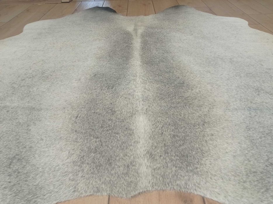 Skóra Krowia Naturalna 145x140 cm – Szara, Unikat