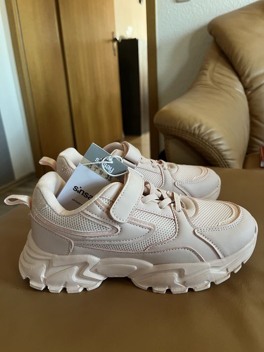 Кросівки легкі шкіряна устілка