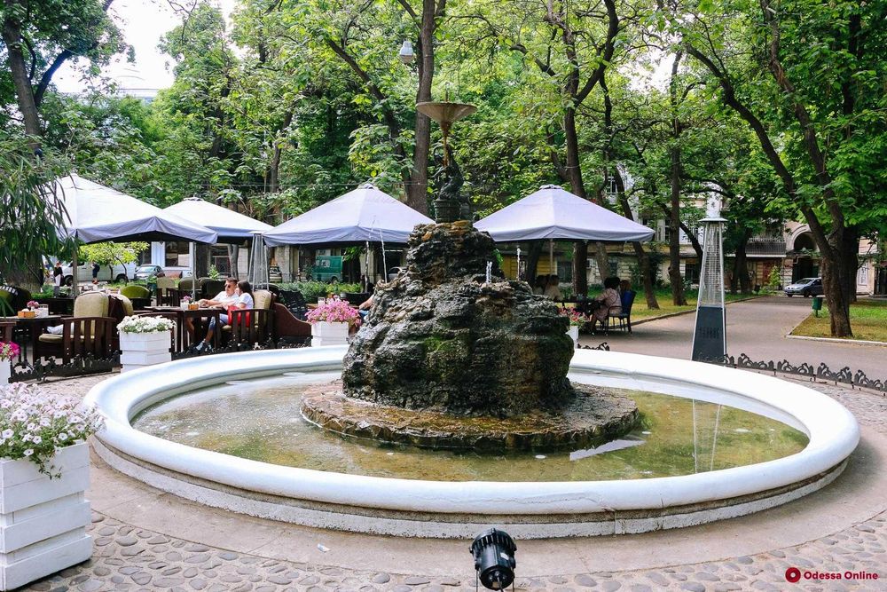 В центре Одессы, Дерибасовская 3 мин,от хозяина