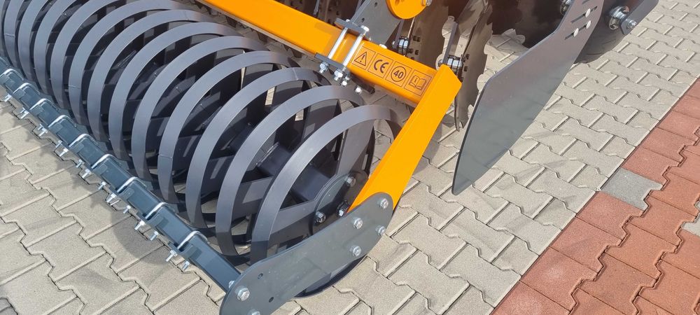 Brona talerzowa składana hydraulicznie ROLY SARAH HYDRO amazone horsch