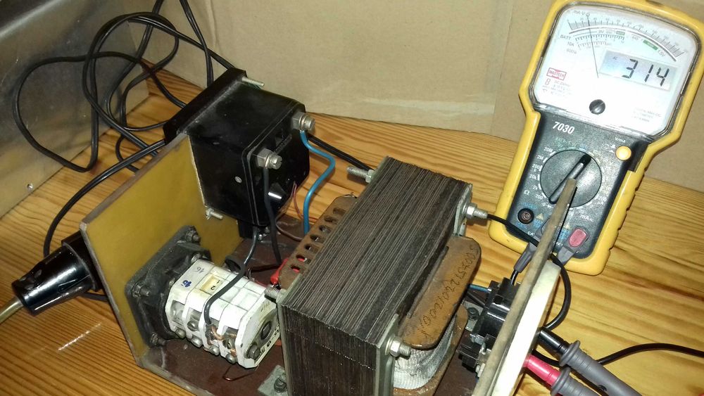 Transformator z regulacją 230V- 300V