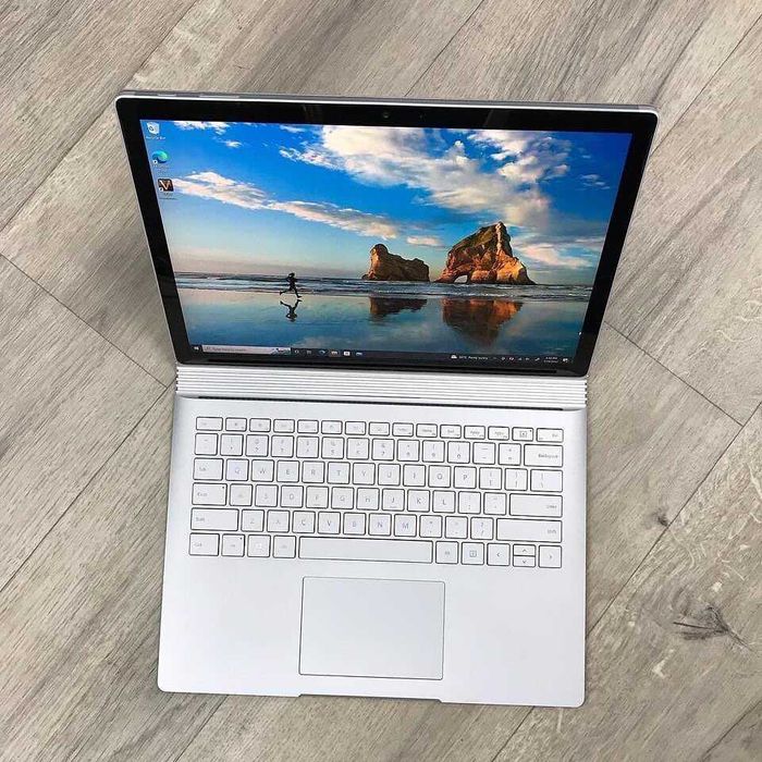 Ноутбук Планшет 2 в 1 Microsoft Surface Book 2 i7/8GB/256 Трансформер