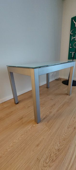 Mesa de vidro para apoio a cozinha