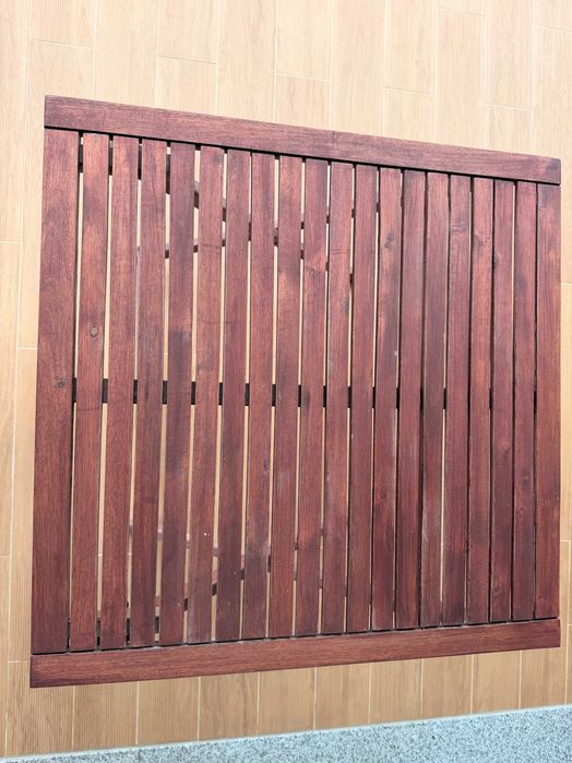 Mesa de jardim exterior em madeira