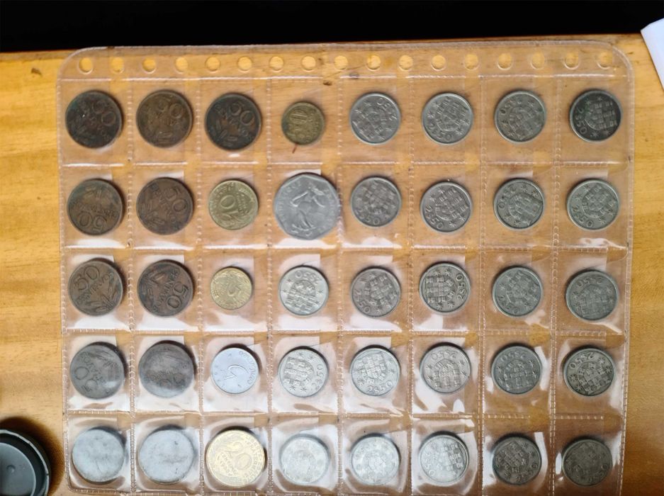 varias moedas antigas