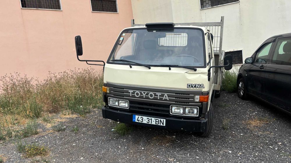 Toyota Dyna 2.5 D - Rodado Duplo - Caixa Aberta