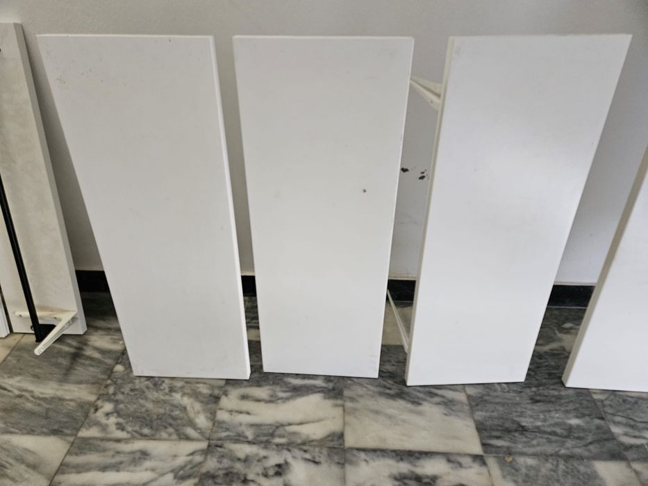 Várias Prateleiras Ikea BERGSHULT