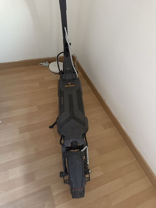 Trotinete Dt 2 pro ausom com pneu suplente a mais