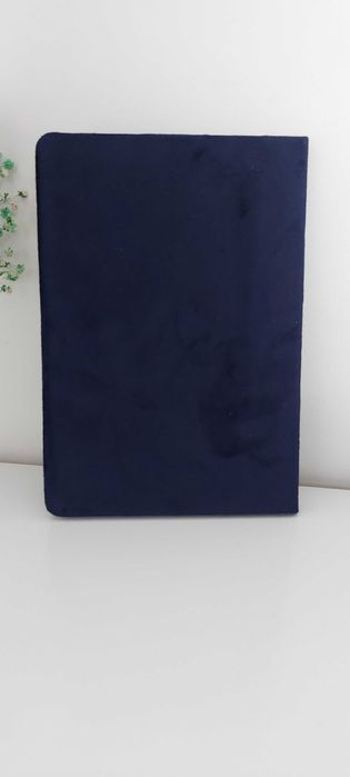 Granatowy pluszowy notes