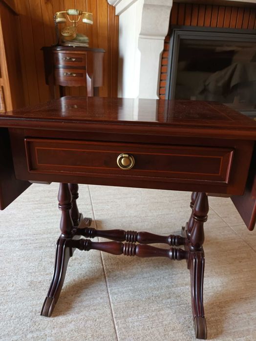 Mesinha de sala em Nogueira