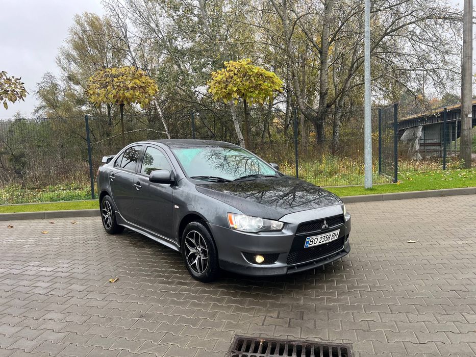 Mitsubishi lancer 10