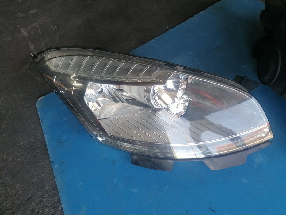 Ópticas ou faróis Citroën c4 picasso 2010 a 2012