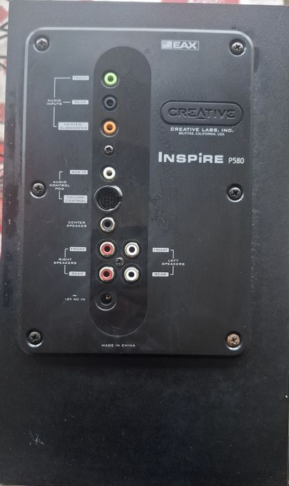 Colunas Creative Inspire P580 5.1
Inclui 5 colunas, Subwoofer, transformador, controlador de som e