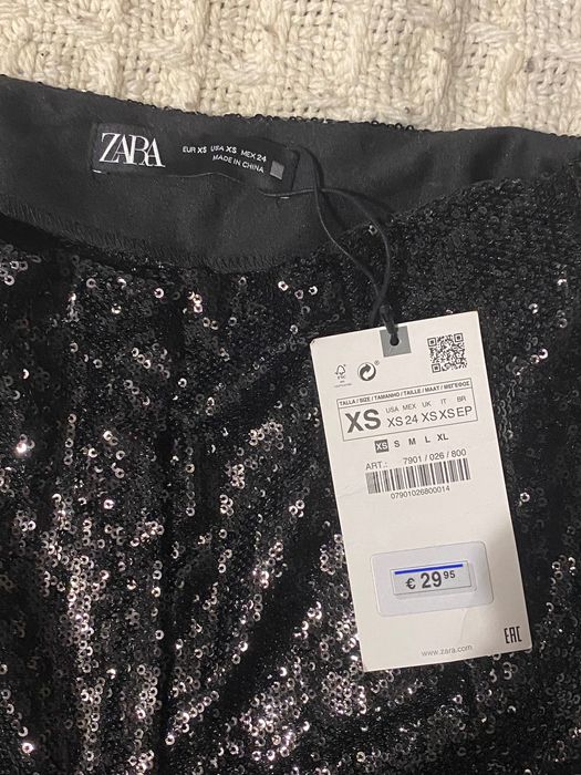 Шорти з паєтками, Zara