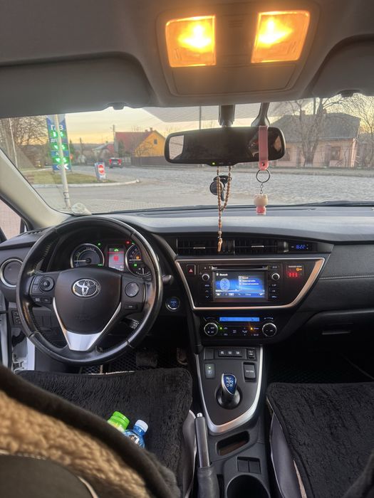 Продається тайота auris 14 рік в гарному стані
