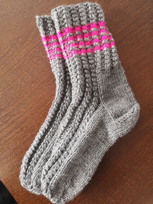 Skarpety ręcznie dziane.
