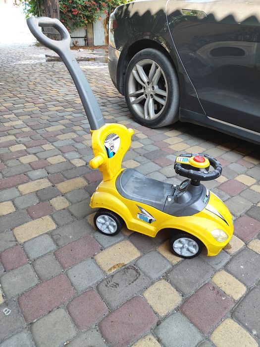 Машинка толокар каталка дитяча з батьківською ручкою