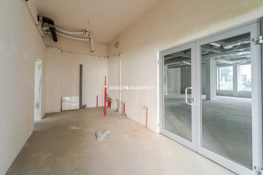 Lokal parterowy w ciągu komunikacyjnym