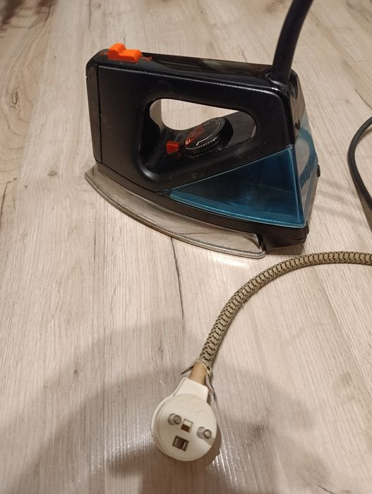 Żelazko z okresu PRL-u