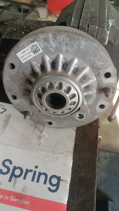 Опора переднього амортизатора BMW