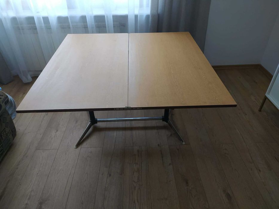 Rozkładany stół z regulacją wysokości