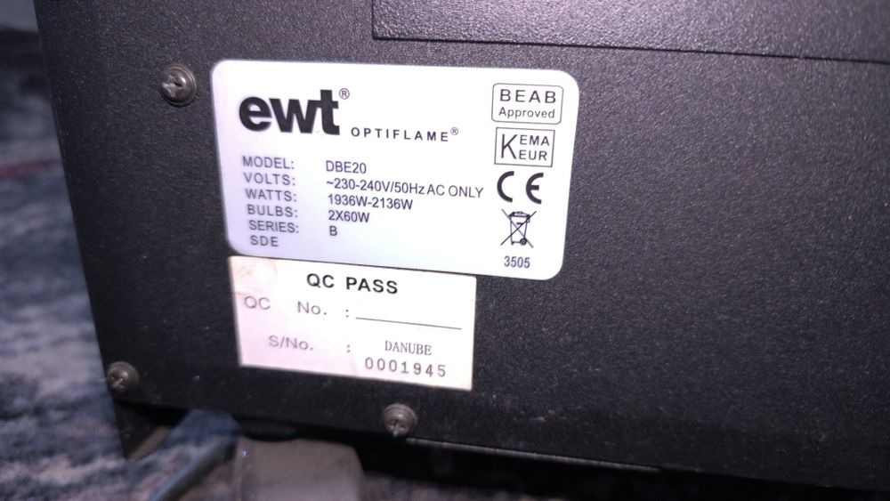 Kominek elektryczny z funkcją grzania na kółkach