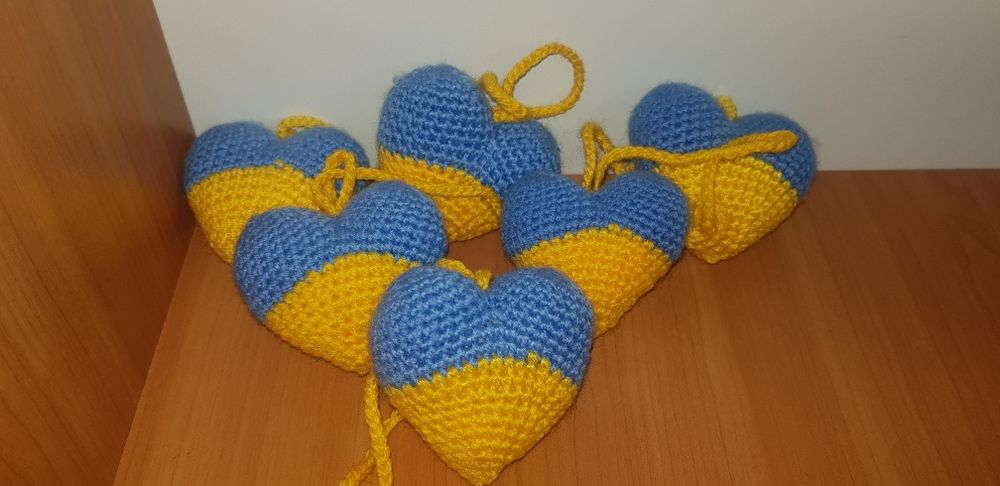 Вязанная игрушка зайка , ручная работа .