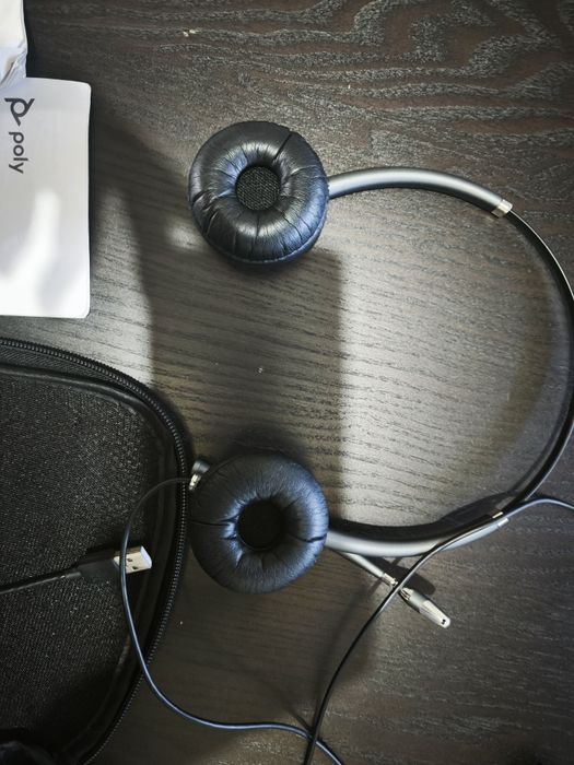Plantronics headset ideal for work.455100927397089283