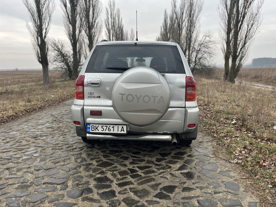 Tuyota rav 4. 2002 року