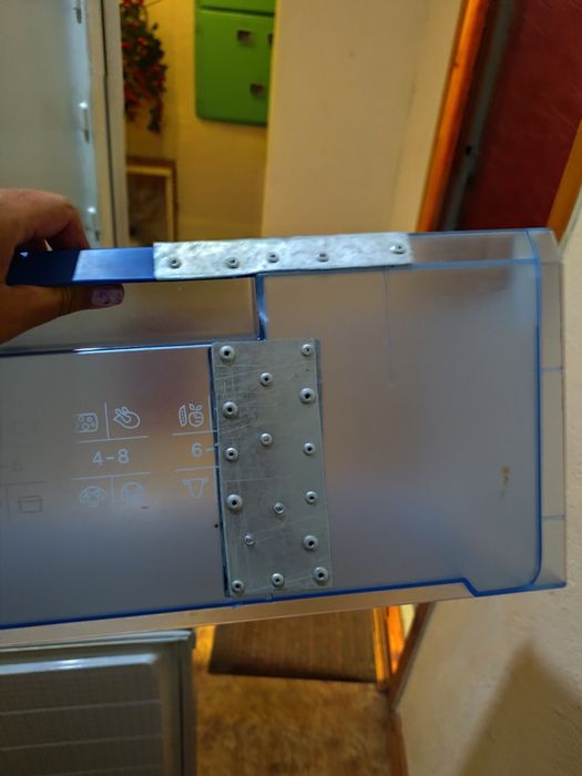 Холодильник Бош 2003 року працює