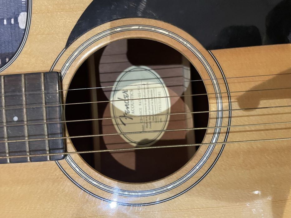 violão Fender.
