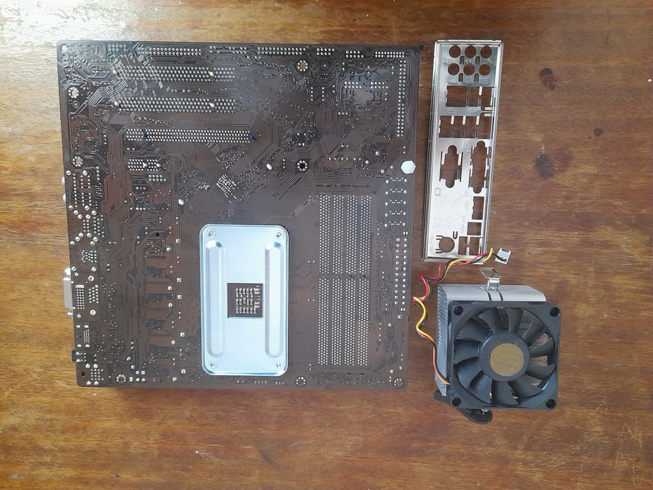 Продам материнську плату  ASUS M3N78-EM