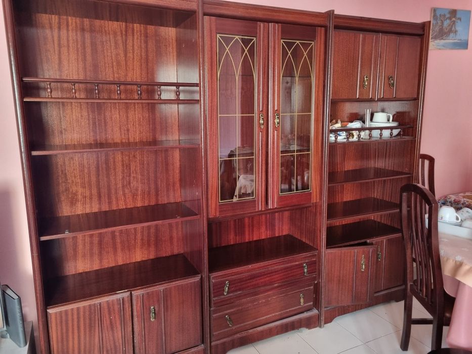 Vendo móvel louceiro e cristaleira