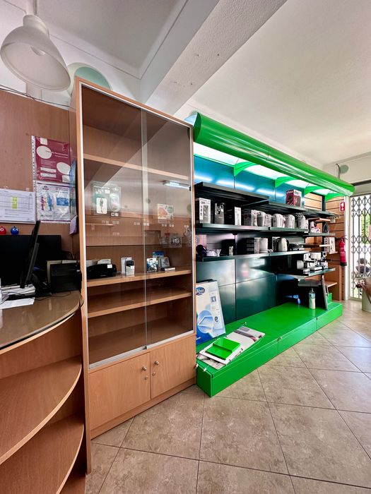 Vendo estantes para espaço comercial