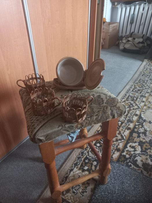 Cukiernica ,podstawek,koszyczki wiklinowe na szklanki czasy PRLu...