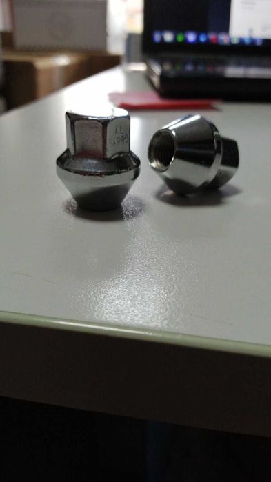 Гайка колесная FORD ESCAPE. Цельнолитая без колпачка!