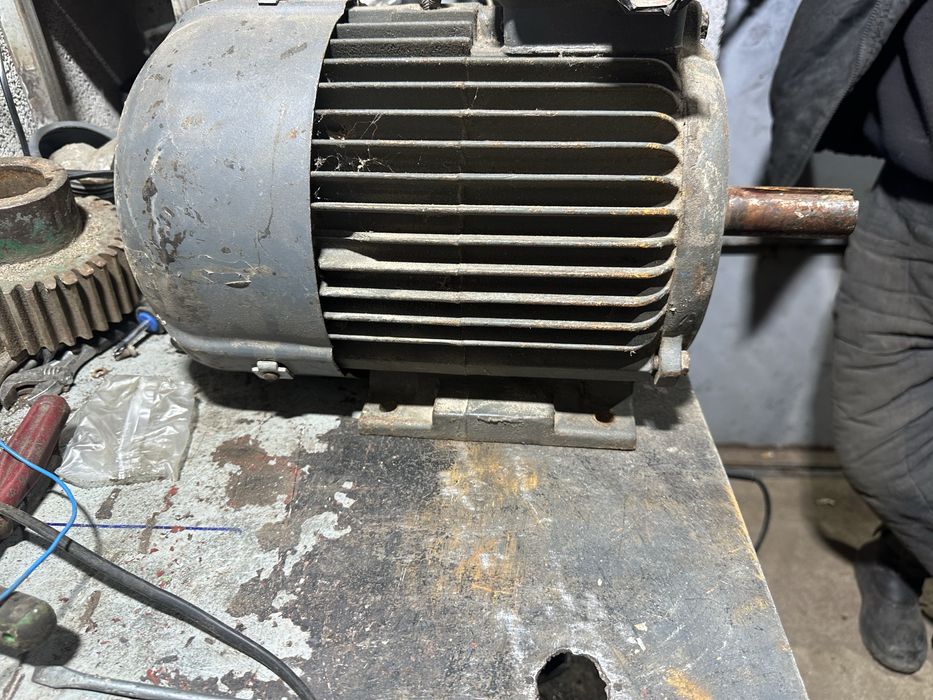 Електродвигун 3 квт 700 об/хв.