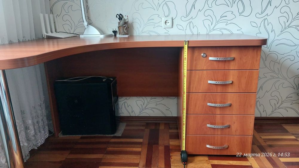 стол компьютерный,письменный