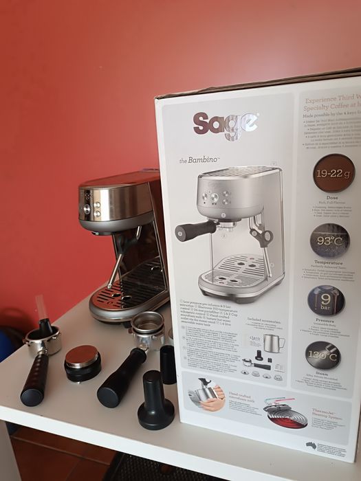Máquina café com acessórios