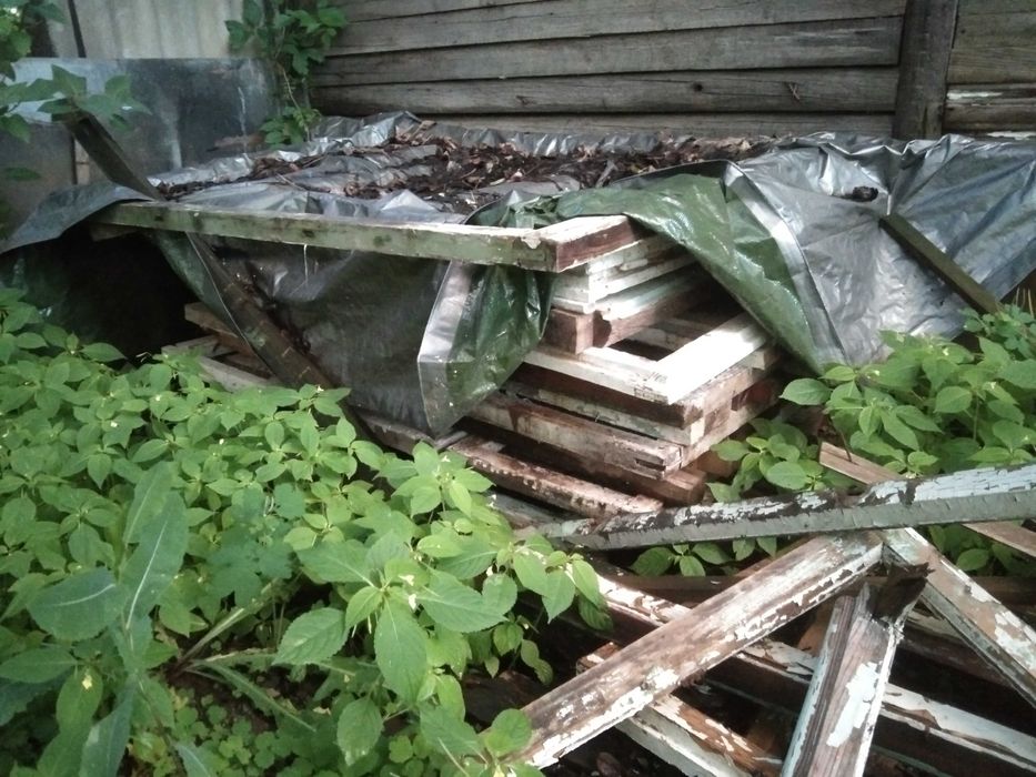 Віддам дерев'яні рами від вікон і мішок цементу