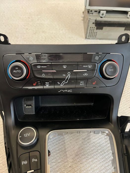 Торпеда магнітофон екран Ford focus 3 рестайл