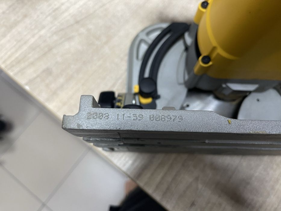 DeWALT DWS520 / Занурювальна дискова пила Девольт