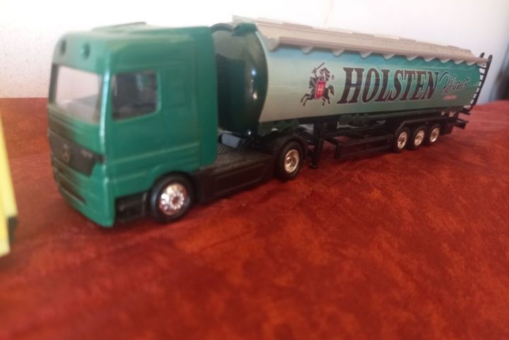 Conjunto 4 camiões escala 1:87